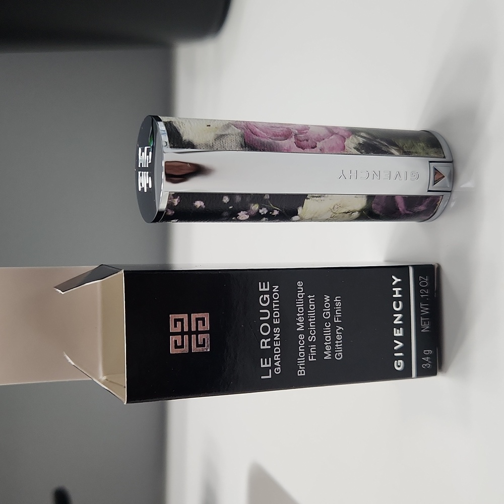 Givenchy Le Rouge Metallic Lipstick 01 Sparkling Peony 12 oz/ 3.4 g